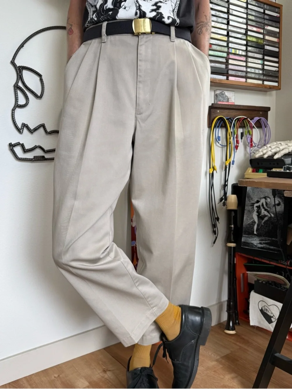 Vintage 90s Dockers Beige Pleated Trousers ~ Size 35 x 28 - Picture 5 of 8